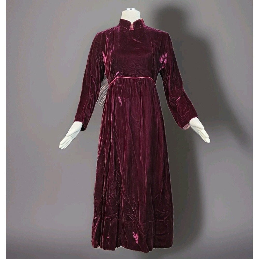Vintage 1970s Burgundy Velvet Dress Gothic Whimsygoth Long Sleeve